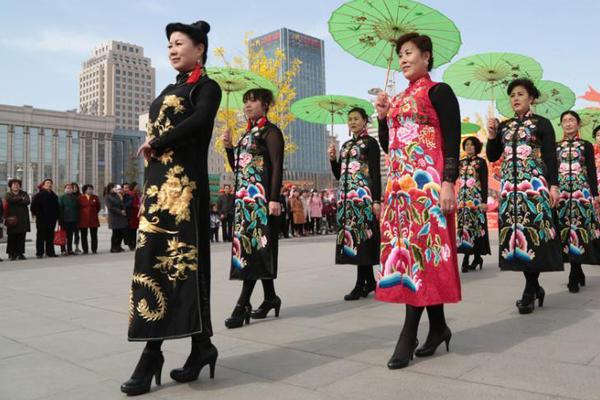 12306客服回應！記者實測“網傳易建聯身份證”可以順利購票